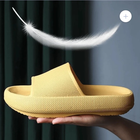 Shoes - Cloud slippers ⛅️